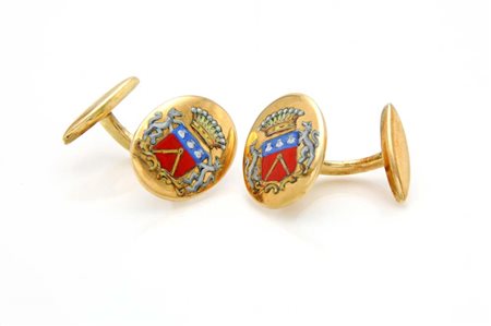 Gemelli in oro e smalto Oro giallo 750/000. Peso complessivo gr. 14 cm 1 x 2