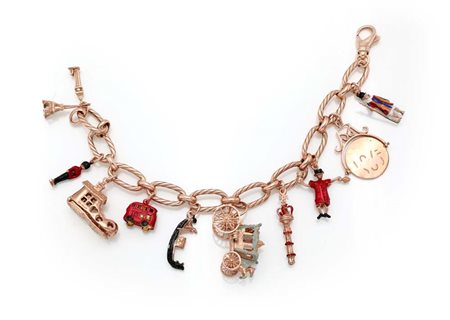 Bracciale con charms in argento dorato e smalto. Argento dorato 925/000. Peso...