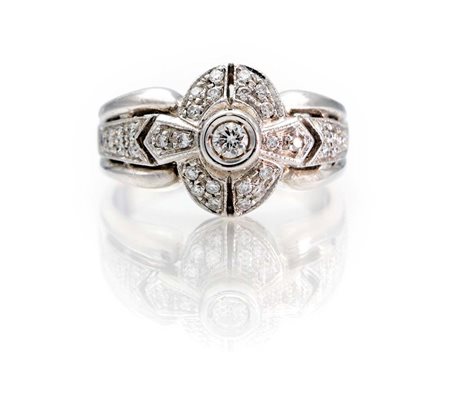 Anello in oro e brillanti Oro bianco 750/000. Diamanti in taglio rotondo...