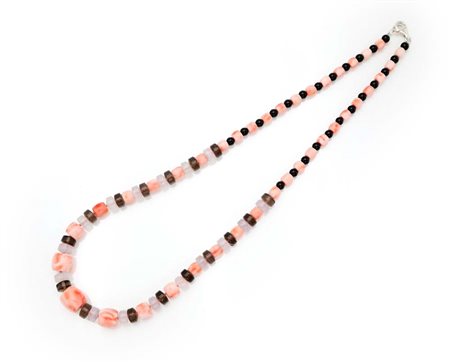 Collana in corallo, onice, cristallo di rocca e argento Argento 925/000....
