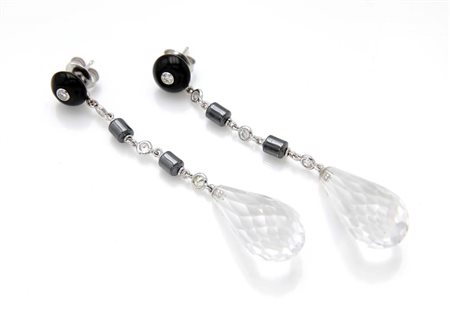 Coppia di orecchini in oro, brillanti, onice, ematite e cristallo di rocca....