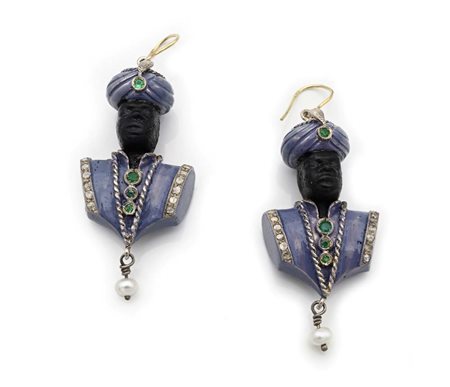 Coppia di orecchini moretti in oro, argento, smalti Oro a basso titolo,...