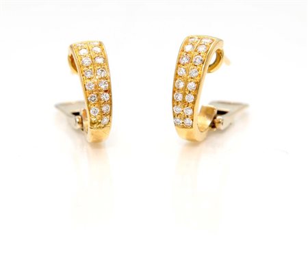Coppia orecchini in oro e brillanti Oro giallo 750/000. Peso complessivo gr....