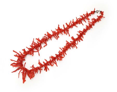 Collana in corallo Il lotto contiene materiali organici che potrebbero subire...