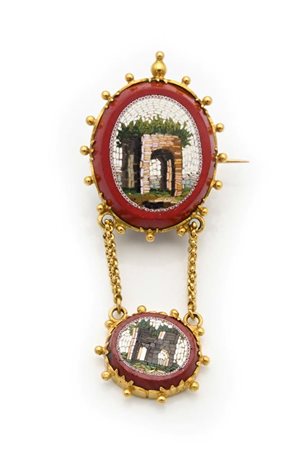 Spilla pendente antica in oro e micromosaico Oro giallo 750/000. cm 4,5