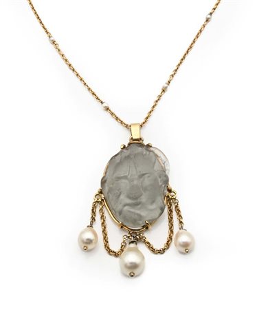 Collana antica in oro, perle, cammeo su pasta vitrea Oro giallo 750/000....