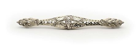 Spilla a barretta in oro e diamanti Oro bianco 750/000. Peso complessivo gr....