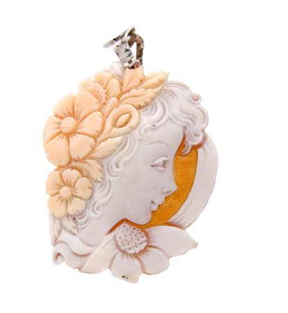 Pendente in cammeo e argento Argento 800/000. cm 6,5 x 4