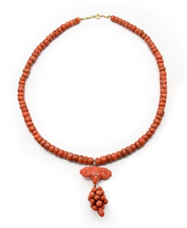 Collana antica in corallo e oro Oro giallo 750/000. Peso complessivo gr....