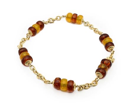 Collana in oro e pasta vitrea Oro giallo 750/000. Peso complessivo gr. 68,60...