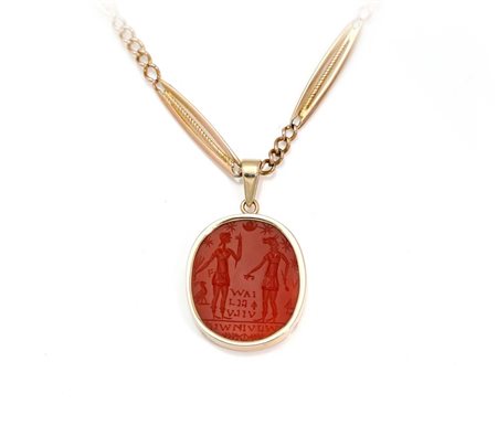 Catena antica con pendente in corniola ad intaglio Oro giallo 750/000 e...