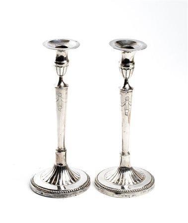 ANTONIO CAPPELLETTI
(Roma 1803 - 1838) Coppia di candelieri italiani in argento - Roma, 1815-1838