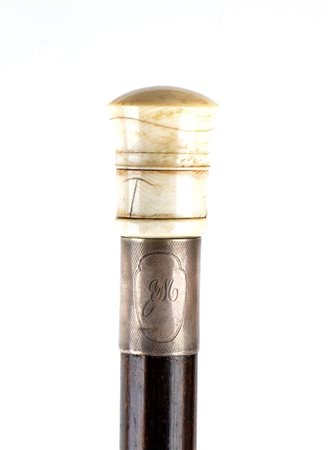  Bastone da passeggio con impugnatura in avorio - Francia, XIX secolo 