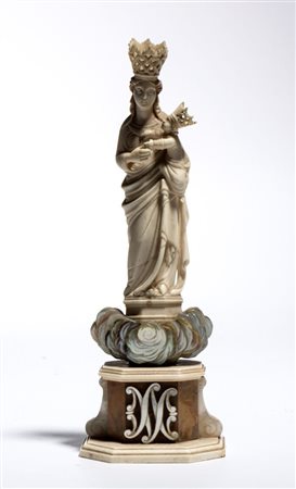  Scultura in avorio raffigurante la Madonna di Trapani - Sicilia, fine XVII - inizio XVIII secolo