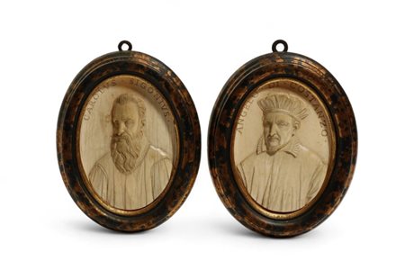  Coppia di placchette in avorio - Italia, fine XVII - inizio XVIII