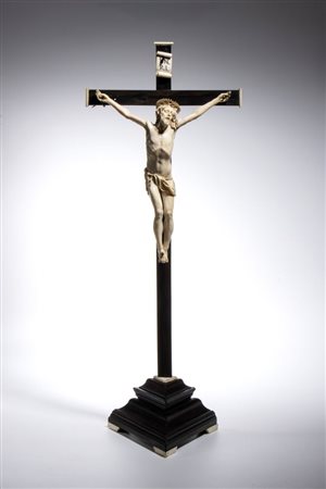  Crocifisso in avorio di elefante e ebano  - Germania, XVII - XVIII secolo