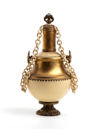  Bottiglia in uovo di struzzo, avorio e bronzo dorato - Italia, XVII – XVIII secolo