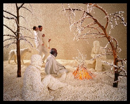 Sandy Skoglund, Raining Popcorn, 2001