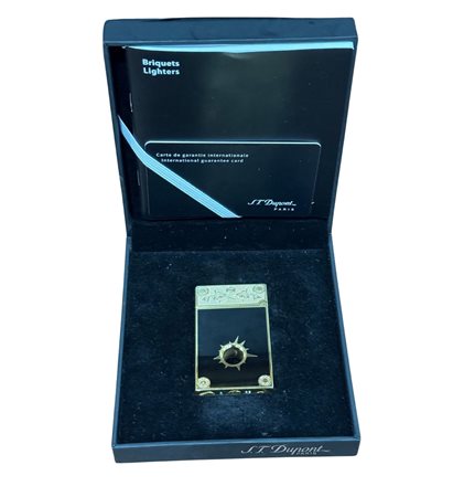 ST DUPONT gold limited edition. Lacca naturale nera e finitura in oro giallo....