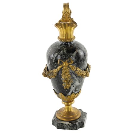 Vaso in marmo e bronzo dorato XIX secolo Vaso in marmo "verde alpi" con...