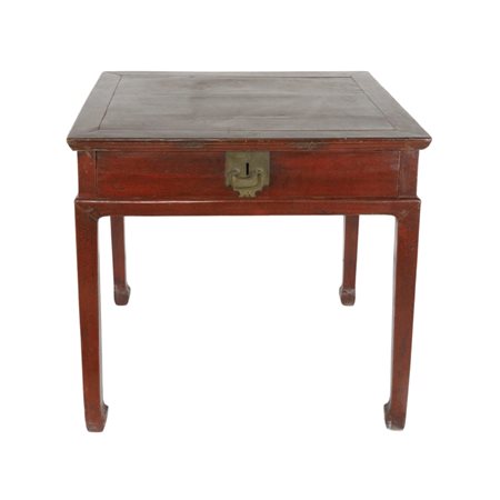 Tavolo Cina XIX Secolo Tavolo legno laccato tonalità rosso brunastra con un...