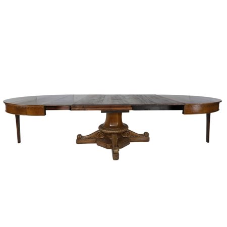 Grande tavolo ovale allungabile in noce Seconda metà del XIX secolo Piede...