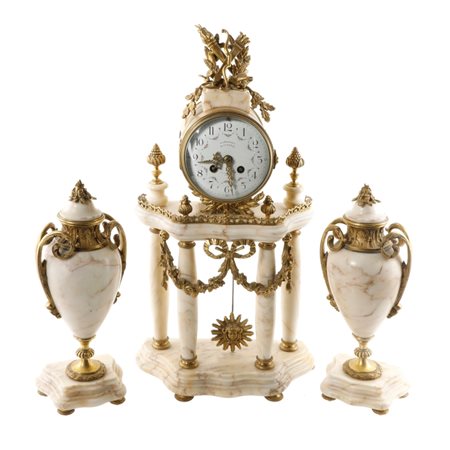 Orologio a tempio e due candelabri - Francia Fine XIX secolo Orologio a...