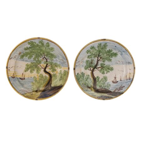 Coppia piatti in ceramica Castelli Fine XIX secolo Ø cm 26,5 Coppia piatti in...