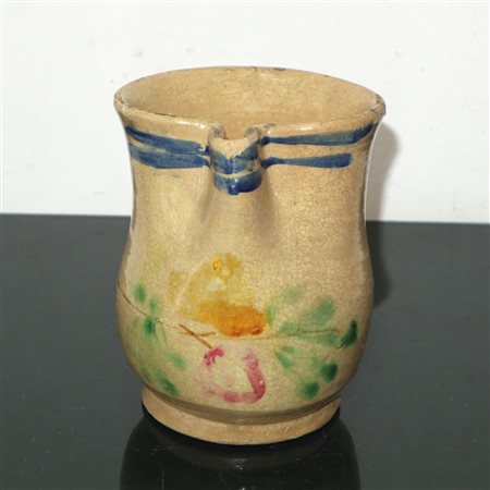 Cannata in maiolica di Caltagirone invetriata con fiore policromo al fronte