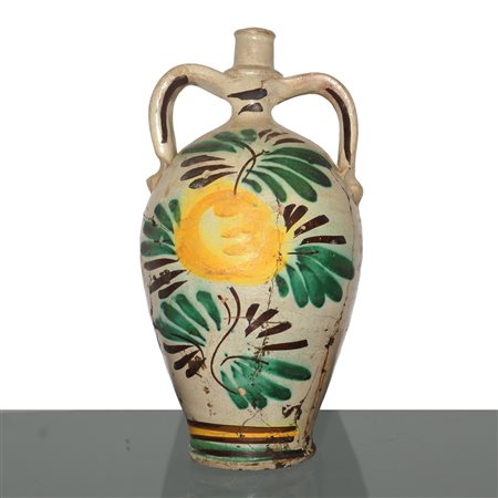 Quartara biansata in maiolica di Caltagirone con fiore policromo sul fronte, fine 19° secolo