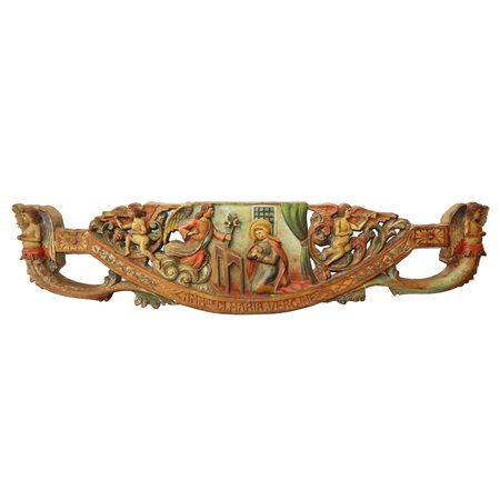 Chiave di carretto in legno laccato policromo con rappresentazione dell'Annunciazione con angeli suonatori, 19° secolo