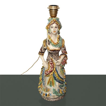 Lumiera in maiolica di Caltagirone (figura femminile)