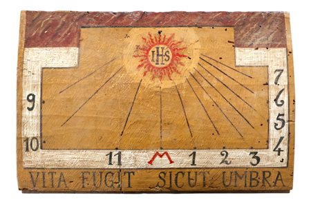 Meridiana dipinta su una tavola antica