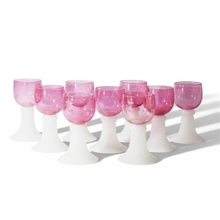 Nove bicchieri in vetro rosa Roemer