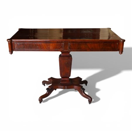 Tavolo d'appoggio in piuma di mogano