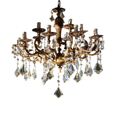 Lampadario in stile Settecento, in metallo dorato con collane e pendenti in cristallo sfaccettato