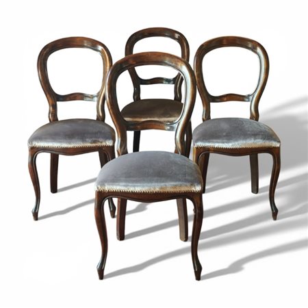 Quattro sedie stile Luigi Filippo in noce ricoperte in velluto