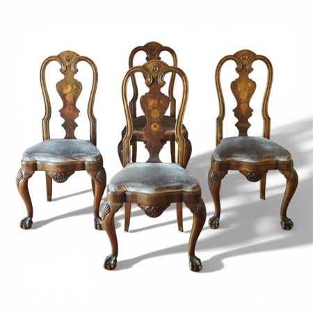 Quattro sedie inglesi in noce intarsiato a fiori stile ricoperte in velluto grigio