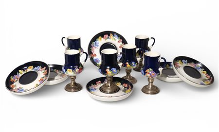 Sei tazzine da caffè in porcellana bianca e blu dipinta a fiori