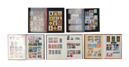 Cinque classificatori con francobolli