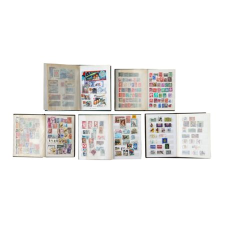 Cinque classificatori con francobolli