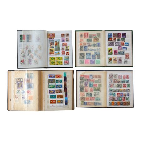 Quattro classificatori con francobolli