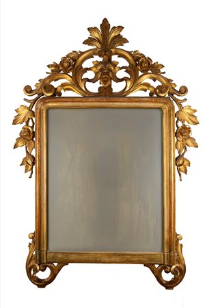 Specchiera in legno intagliato e dorato con fastigio con mascherone sulla sommità, secolo XIX
