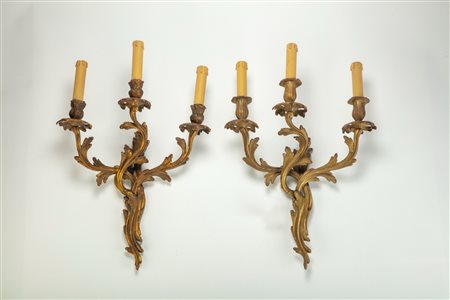 Coppia di applique a tre luci con bracci a volute fogliacee, XX secolo