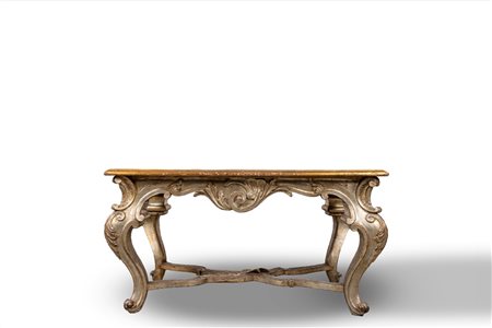 Tavolino da salotto in legno intagliato e dorato a mecca, secolo XIX