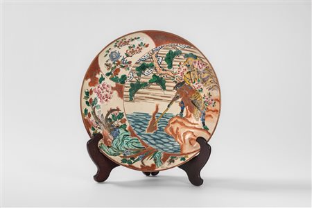 Grande piatto da parata, tipico della manifattura Kutani, Giappone, epoca Meiji