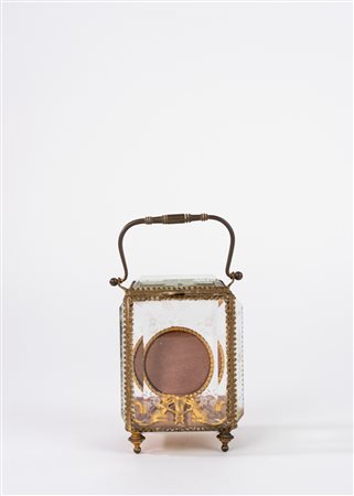 Porta orologio in bronzo dorato entro teca in cristallo molato, secolo XIX
