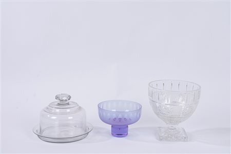 Lotto composto da due oggetti in vetro e uno in cristallo