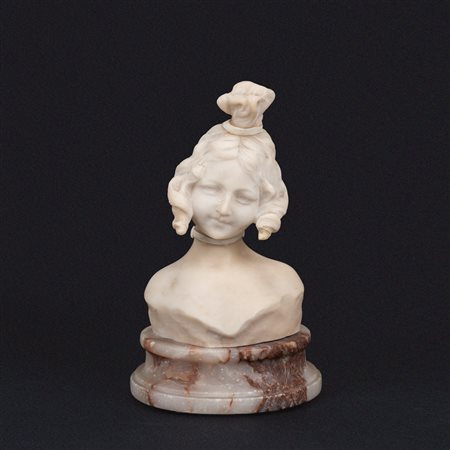 Scuola europea, inizi del XX secolo - Scultura in alabastro raffigurante busto di giovinetta