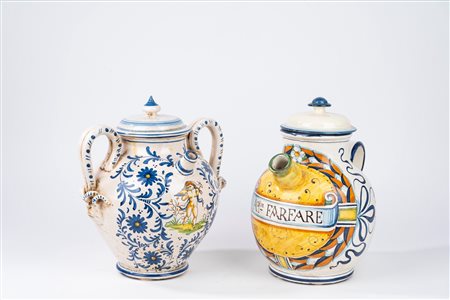 Due versatoi in maiolica policroma